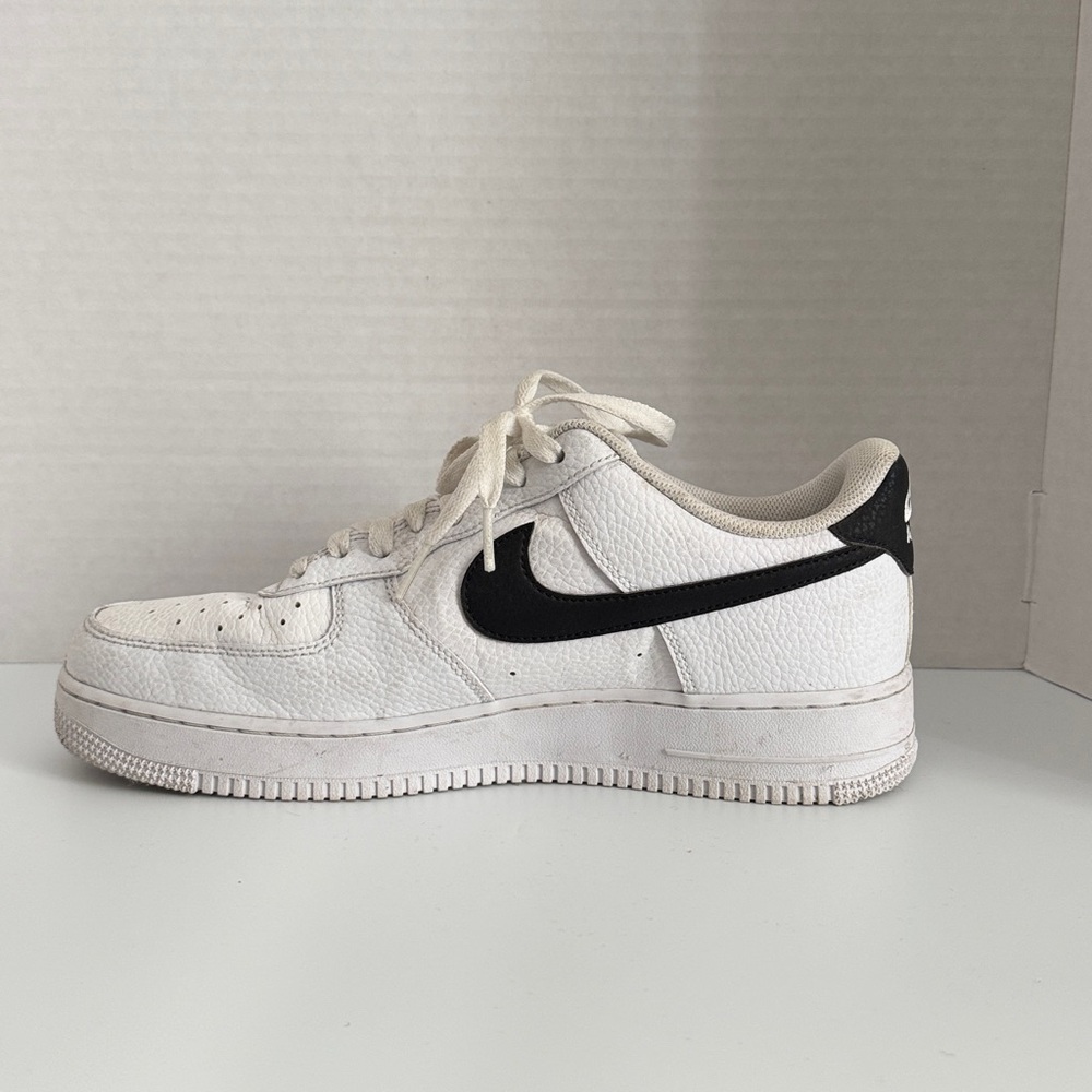 Nike Air Force 1 Low ‘07, white and black pebbled leather - Picture 2 of 4